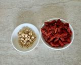 Foto del passaggio 2 della ricetta Merluzzo al forno con bacche di goji