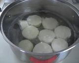 A picture of step 2 of Stewed Daikon and Chicken Drums (in Sukiyaki Sauce).
