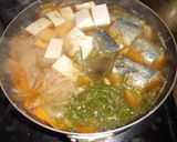 A picture of step 4 of Easy and Simple Mackerel Sukiyaki.