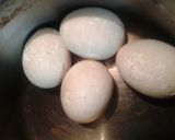 A picture of step 4 of Spicy boiled eggs.