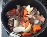 A picture of step 4 of Easy to Make and Very Soft Spare Rib Stew.