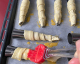 Foto del paso 2 de la receta: Caracolas de hojaldre, rellenas de ensaladilla rusa