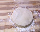 A picture of step 4 of Pastry samosas.