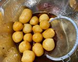 Foto langkah ke 5 dari resep Loukoumades / Greek donuts.