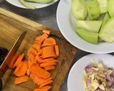 Foto langkah ke 2 dari resep Sop Ayam Daun Kelor.