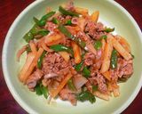 A picture of step 6 of Stir-Fried Pork and Potato with Ketchup Sauce.