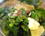 A picture of step 2 of Chinese Chives with Mayonnaise, Soy Sauce, and Sesame Seeds.