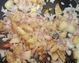 A picture of step 6 of Thai style fried rice with pineapple.