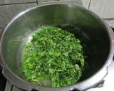 A picture of step 1 of Methi matar Malai.