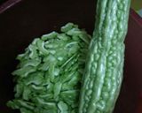 Foto langkah ke 1 dari resep Pare Tumis Pedas.