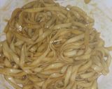 Foto langkah ke 2 dari resep Kwetiau Goreng Saus Tiram ala Verena.