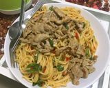 รูปขั้นตอนการทำที่ 2 ของ สปาเก็ตตี้กะเพราหมูนุ่ม🍝🐷