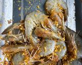 Foto langkah ke 2 dari resep Udang goreng bawang.