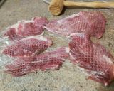 Foto del paso 1 de la receta: Filete de cerdo especiado con boniato paja