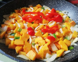 Foto del paso 1 de la receta: Crema de calabaza y pimientos rojos