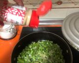 Foto del paso 5 de la receta Revuelto de guisantes con espárragos trigueros, gambas y huevos