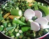 A picture of step 3 of Bhindi Aloo Fry.