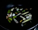 A picture of step 5 of Tom Yum Ramen.