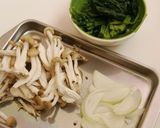 A picture of step 1 of Oyster and Spinach Gratin with Soy Milk and White Miso Sauce.