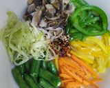 A picture of step 7 of Bibimbap bowl.