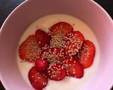 Foto del paso 2 de la receta Bol de fresas y yogur con sésamo🍓