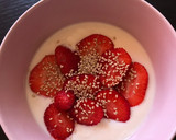 Foto del paso 2 de la receta: Bol de fresas y yogur con sésamo🍓