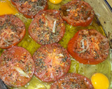 Foto del paso 4 de la receta: Huevos al plato con tomate y cebolla