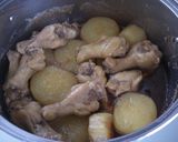A picture of step 5 of Stewed Daikon and Chicken Drums (in Sukiyaki Sauce).