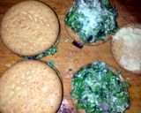 A picture of step 3 of Sig' s Spinach and Broccoli Digestive Sandwich.