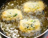 A picture of step 7 of Cheese-Flavored Fried Salmon and Spinach.