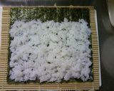 A picture of step 7 of Salad Sushi (California Roll).
