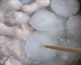 A picture of step 3 of Stewed Daikon Radish and Chicken Drumettes.