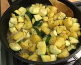 Une image de l'étape 9 de Pommes de terre et courgettes au bouillon de chapon.