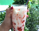 Foto langkah ke 3 dari resep Korean Strawberrymilk.
