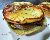 Foto del paso 6 de la receta: Montadito de queso a la plancha con guacamole, cebolla a la miel y mermelada de manzana