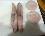 Foto del paso 6 de la receta: Rape y merluza en salsa de ajo y vino blanco
