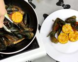 Foto langkah ke 12 dari resep Kerang Hijau Saos Padang Mix Jagung.