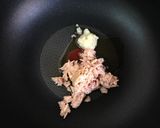 A picture of step 2 of For Bentos: Stir-fried Hijiki Seaweed, Tuna and Chinese Cabbage with Oyster Sauce and Mayonnaise.