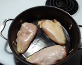 A picture of step 4 of Seasoned, buttered boneless skinless chicken breast..