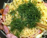 A picture of step 4 of Shiso-Flavoured Aglio, Olio e Peperoncino.