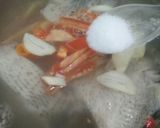 Foto langkah ke 3 dari resep Sop Gurame Pedas.