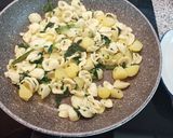 Foto del passaggio 3 della ricetta Orecchiette con la borragine