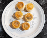 Foto del paso 1 de la receta: Mini vol au vents rellenos de huevos de guala con especias