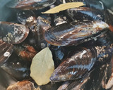 Foto del paso 1 de la receta: Mejillones en escabeche