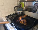 Foto del passaggio 3 della ricetta Polpette di panettone grigliate su gelato di vaniglia