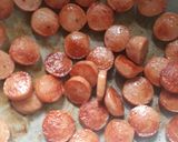 সসেজ পিজ্জা (ওভেন ছাড়া) (sausage pizza recipe in Bengali) রেসিপির ধাপ 3 ছবি