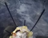 A picture of step 2 of Energy booster bananas date shake.