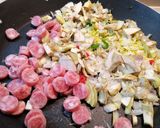 Foto del paso 1 de la receta Paella con salchichas del país y crujiente de alcachofas