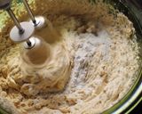 Foto langkah ke 4 dari resep Banana Cake with Palm Sugar / Cake Pisang Gula Palm.