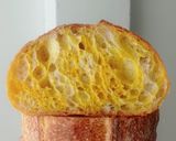 Foto langkah ke 30 dari resep Kunyit Swirl Sourdough Bread.